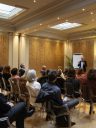 Matinée Resultence : intervenant face aux participants réunis dans un salon de réception